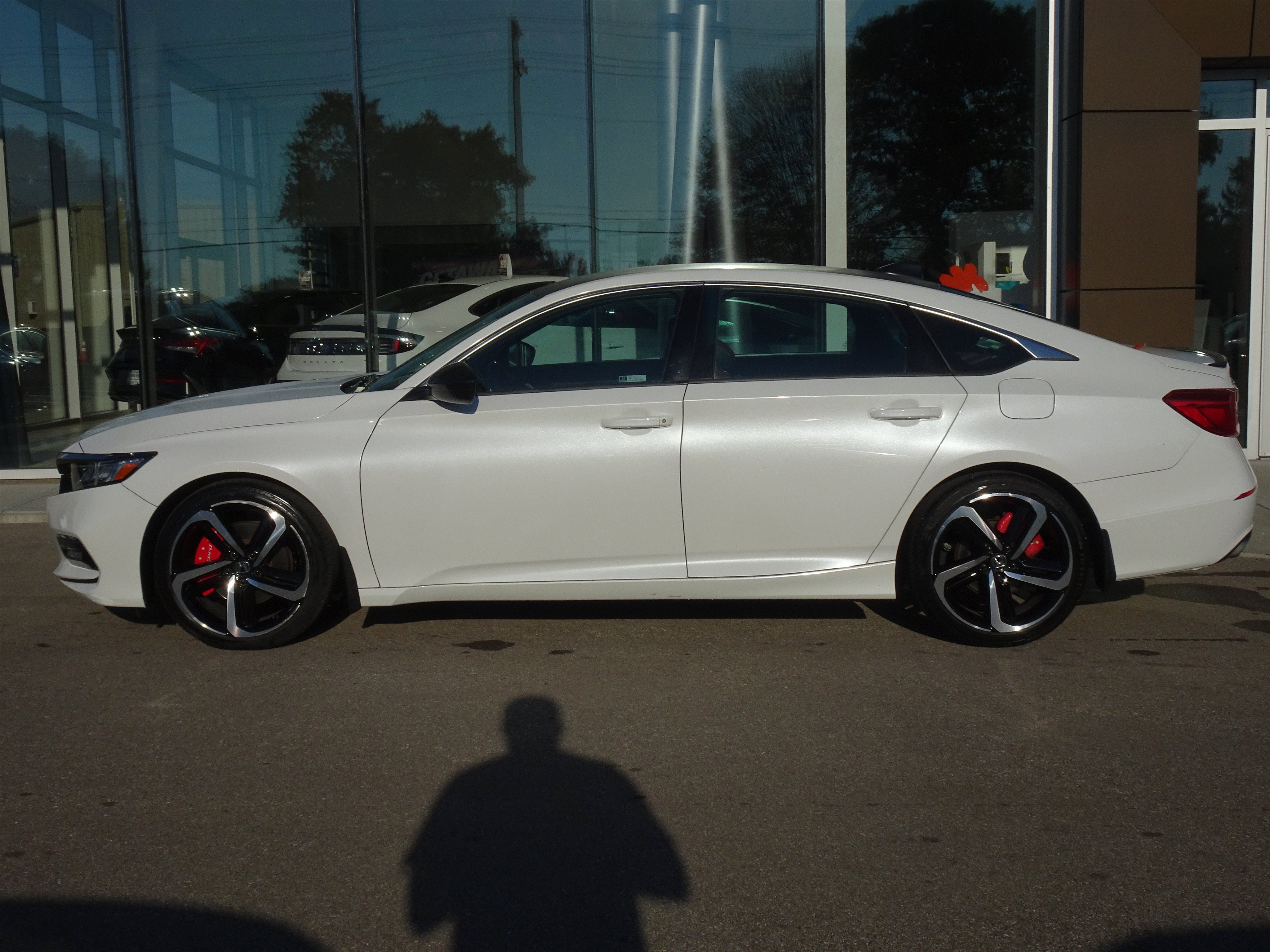 Used 2019 Honda Accord Sport image 2
