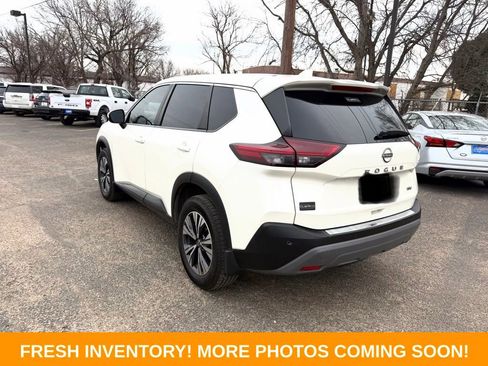 Used 2023 Nissan Rogue SV image 4