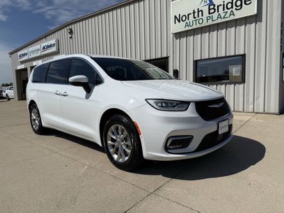 Used 2023 Chrysler Pacifica Touring-L