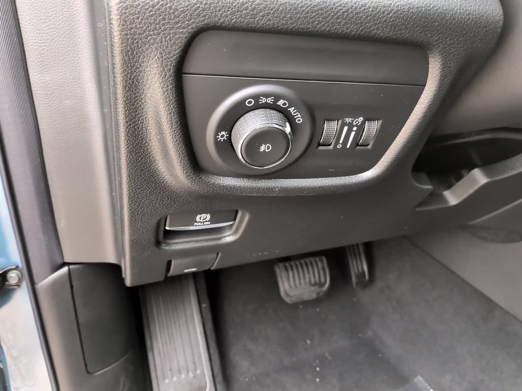 New 2026 Jeep Grand Cherokee L Limited w/ Limited Altitude Package AWD/4WD image 23