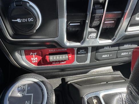 Used 2024 Jeep Wrangler Unlimited Sport image 17