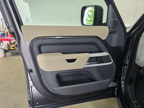 Used 2023 Land Rover Defender 110 X-Dynamic SE AWD/4WD image 20