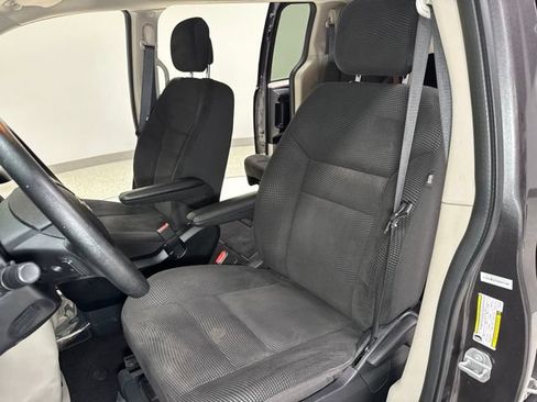 Used 2020 Dodge Grand Caravan SE w/ UConnect Hands-Free Group FWD image 12