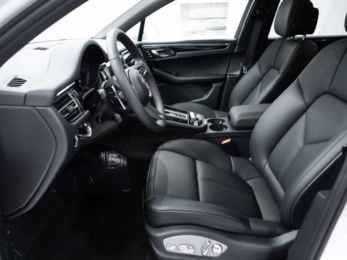 Certified 2026 Porsche Macan AWD/4WD image 23