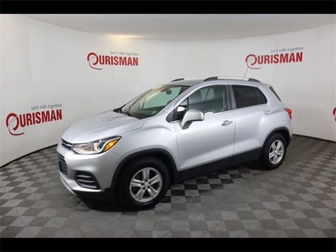 Used 2020 Chevrolet Trax LT w/ LT Convenience Package image 4