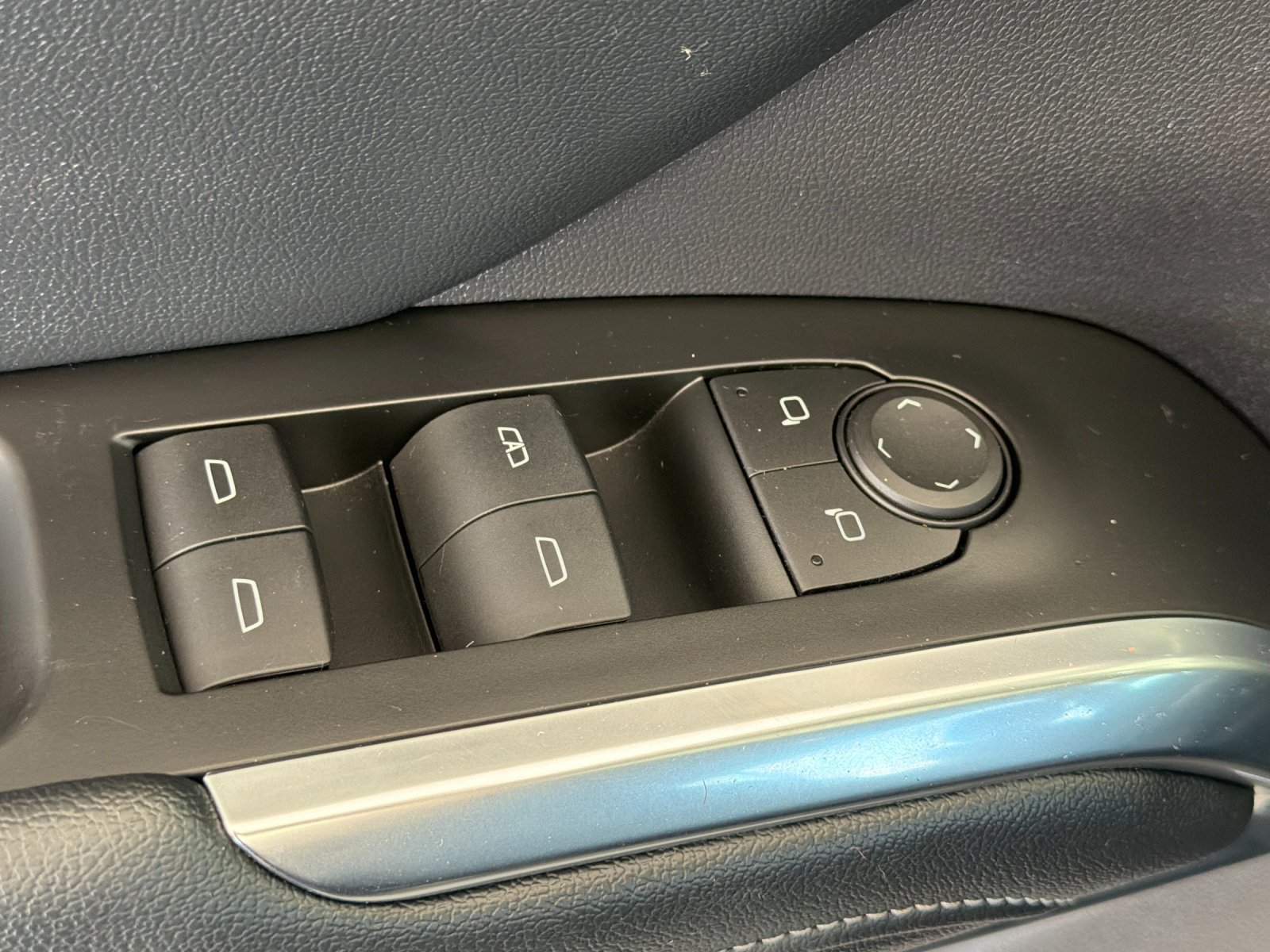 Used 2025 Chevrolet Traverse LT w/ Enhanced Driving Package FWD image 11