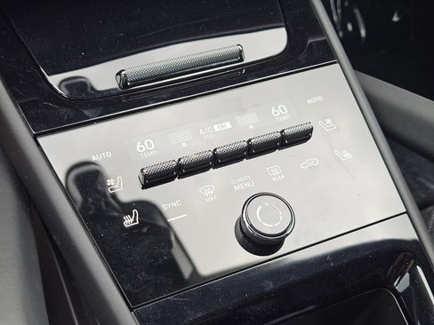 Used 2024 Porsche Cayenne S image 19