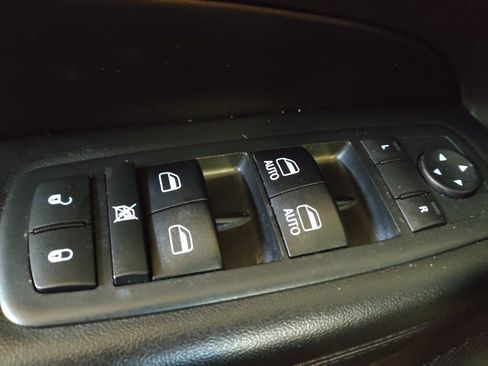 Used 2017 Jeep Grand Cherokee Altitude image 27