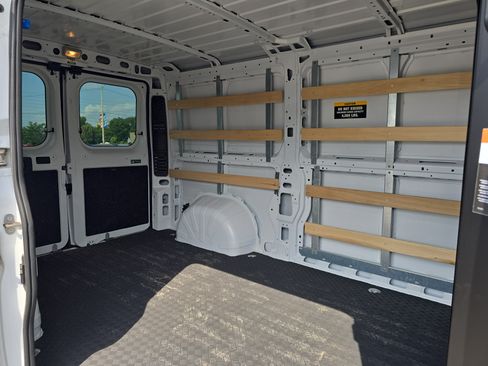 Used 2025 RAM ProMaster 2500 w/ U-Haul Equipment Group FWD image 8