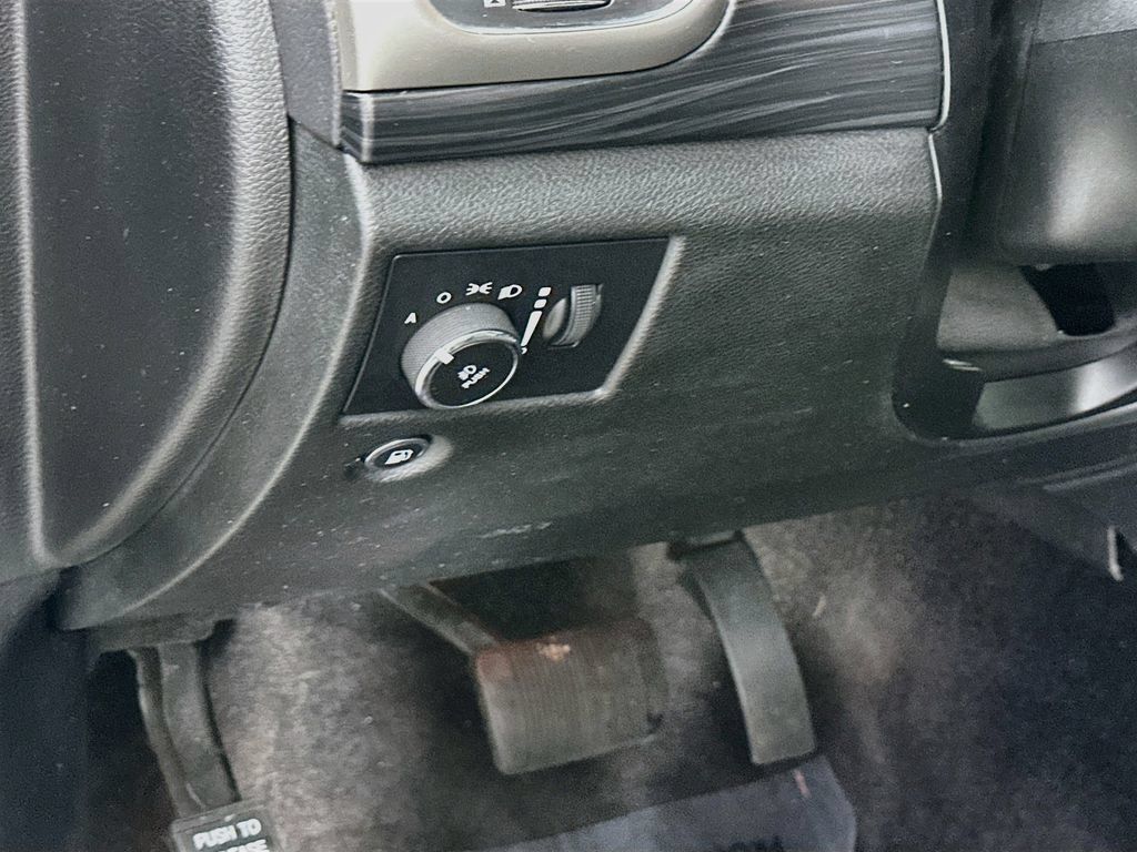 Used 2019 Jeep Grand Cherokee Laredo w/ Security & Convenience Group AWD/4WD image 15