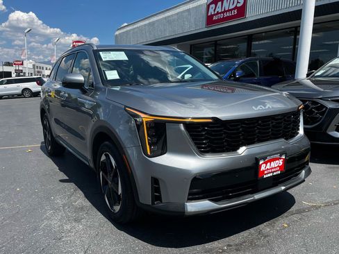 Used 2025 Kia Sorento EX AWD/4WD image 2