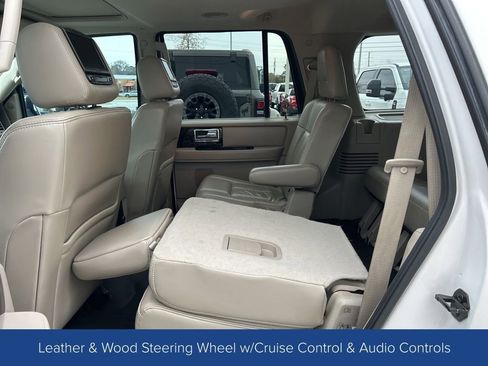 Used 2017 Lincoln Navigator Select image 16
