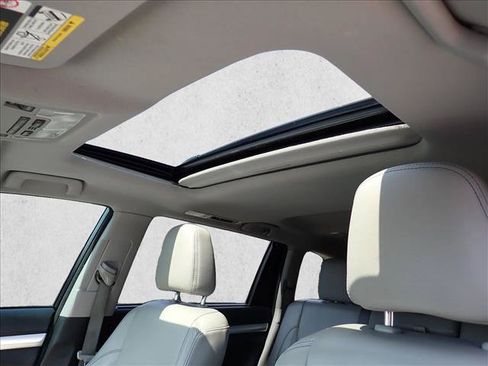 Used 2015 Toyota Highlander XLE AWD/4WD image 16