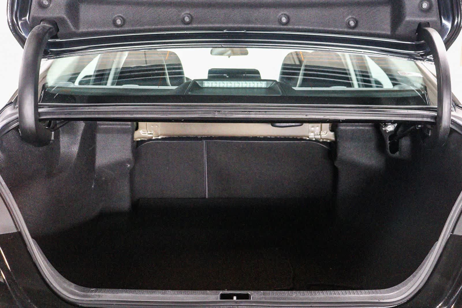 Used 2020 Toyota Camry SE w/ Carpet Mat Package FWD image 25