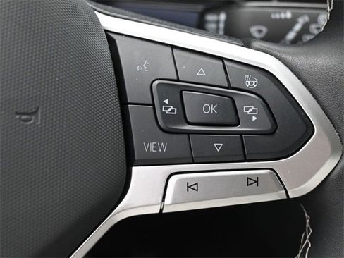 Used 2024 Volkswagen Taos SE image 18