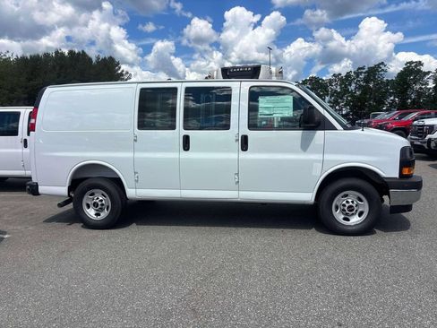 New 2026 GMC Savana 3500 w/ Driver Convenience Package RWD image 2