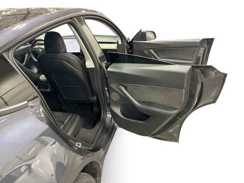 Certified 2021 Tesla Model Y Long Range AWD/4WD image 12
