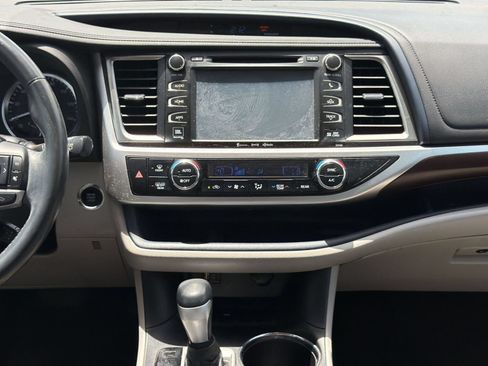Used 2016 Toyota Highlander Limited Platinum FWD image 18