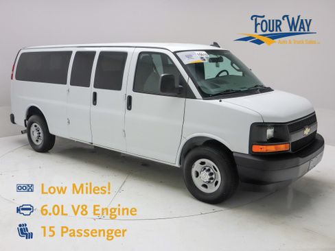 Used 2017 Chevrolet Express 3500 LS RWD image 1