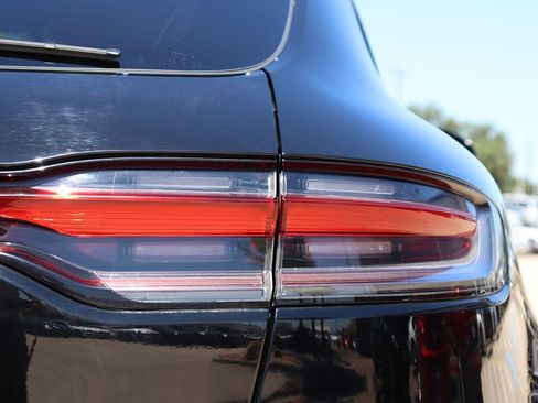 Used 2020 Porsche Macan image 13