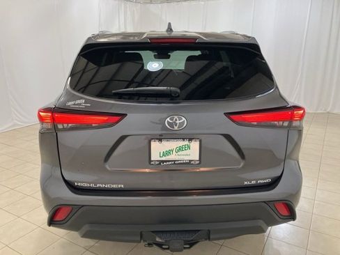 Used 2020 Toyota Highlander XLE image 4