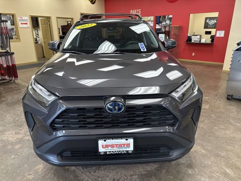Used 2022 Toyota RAV4 XLE w/ XLE Grade Weather Package image 2