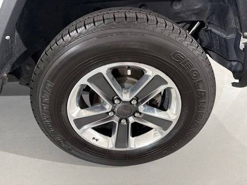 Used 2022 Jeep Wrangler Unlimited Sahara AWD/4WD image 7