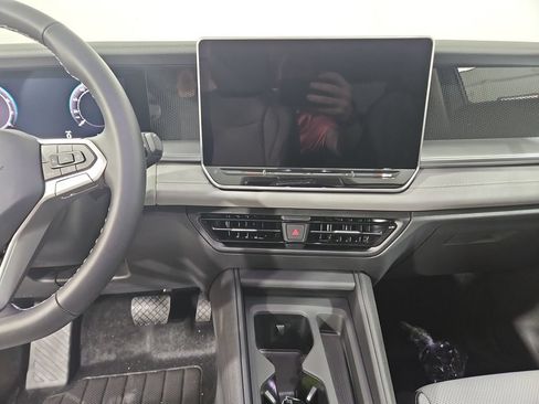 New 2026 Volkswagen Tiguan SE AWD/4WD image 17
