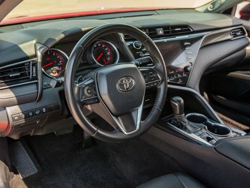 Used 2020 Toyota Camry XSE image 10