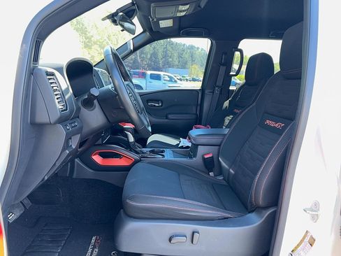 Used 2022 Nissan Frontier PRO-4X image 10