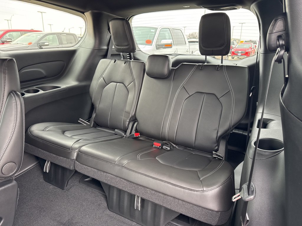 New 2026 Chrysler Pacifica Select AWD/4WD image 23