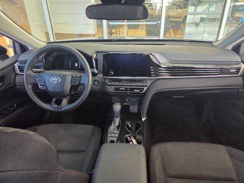 Used 2025 Toyota Camry LE FWD image 27