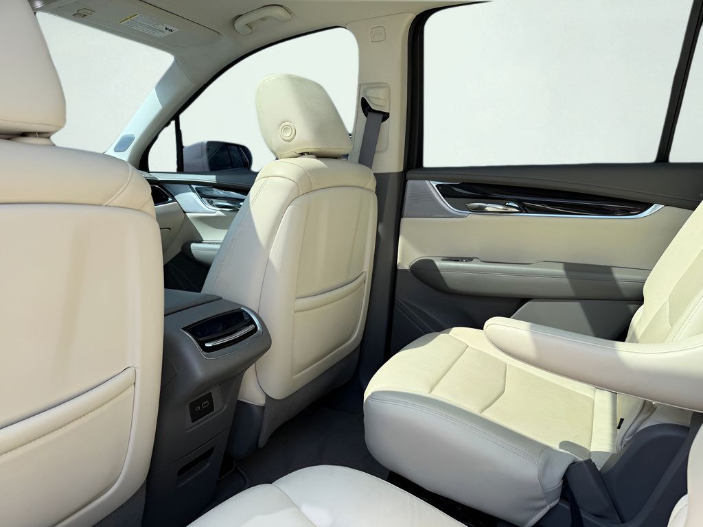 Used 2020 Cadillac XT6 Premium Luxury FWD image 19