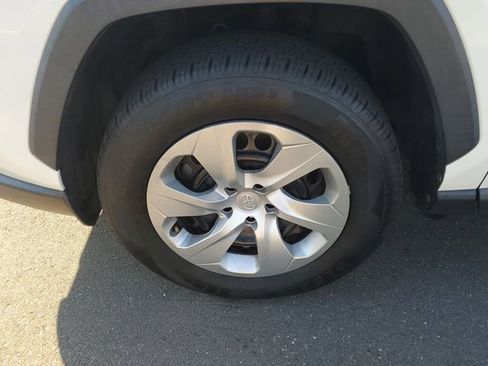 Used 2020 Toyota RAV4 XLE image 2