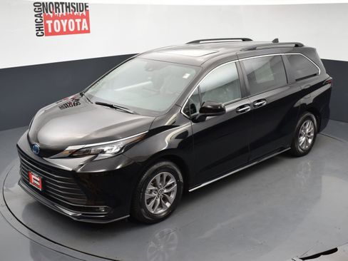 Used 2025 Toyota Sienna XLE w/ XLE Plus Package AWD/4WD image 28