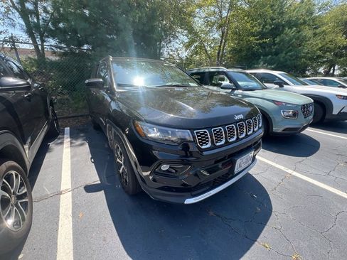Used 2025 Jeep Compass Limited AWD/4WD image 7
