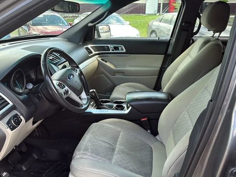 Used 2014 Ford Explorer XLT w/ Equipment Group 201A image 3