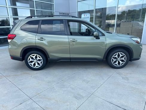 Used 2021 Subaru Forester Premium AWD/4WD image 8