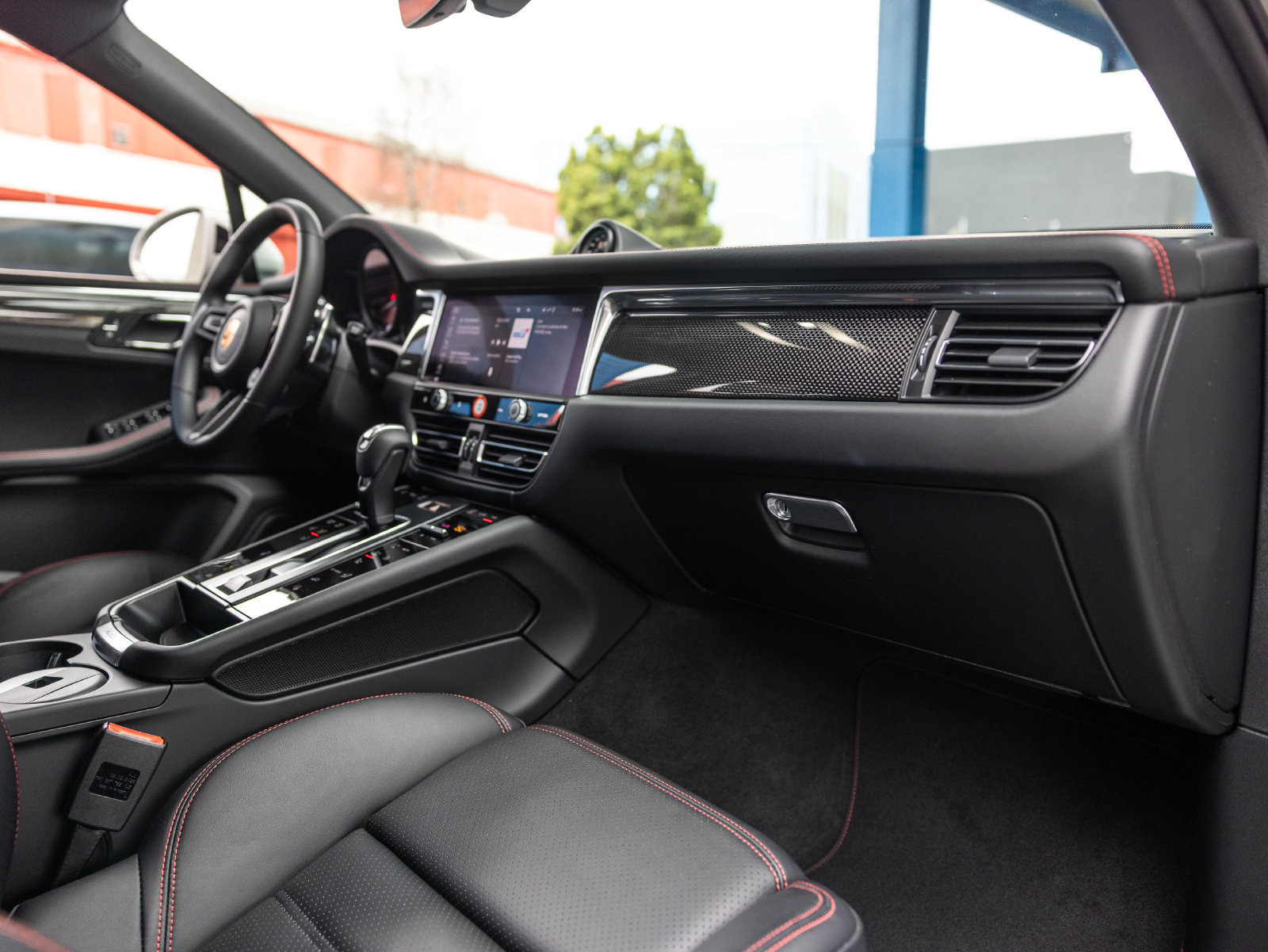 Certified 2026 Porsche Macan GTS AWD/4WD image 12