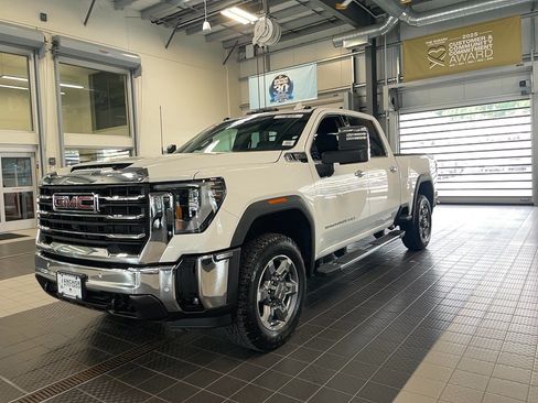 Used 2025 GMC Sierra 2500 SLT w/ SLT Premium Package AWD/4WD image 3