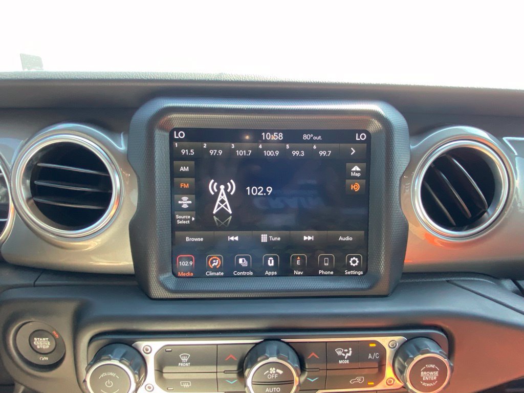 Used 2022 Jeep Wrangler Unlimited Sahara AWD/4WD image 13