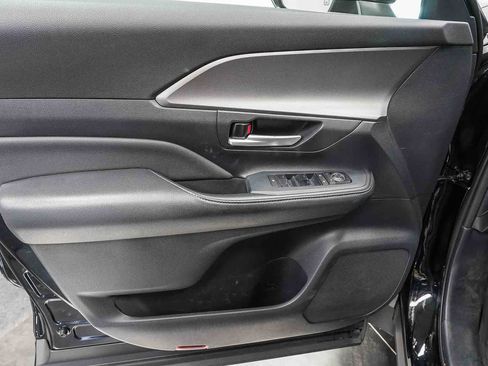 Used 2025 Toyota Grand Highlander FWD image 22