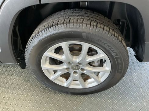 Used 2016 Jeep Cherokee Latitude w/ Comfort/Convenience Group FWD image 54