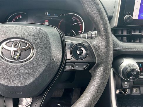 Used 2025 Toyota RAV4 XLE AWD/4WD image 24