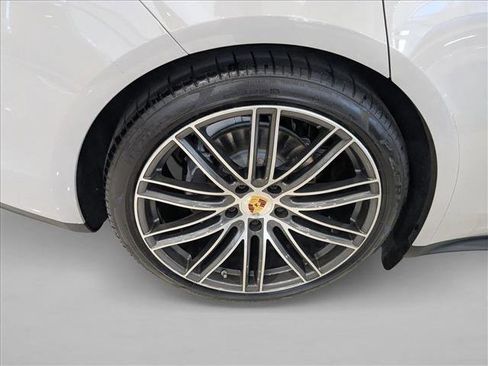 Used 2017 Porsche Panamera image 24