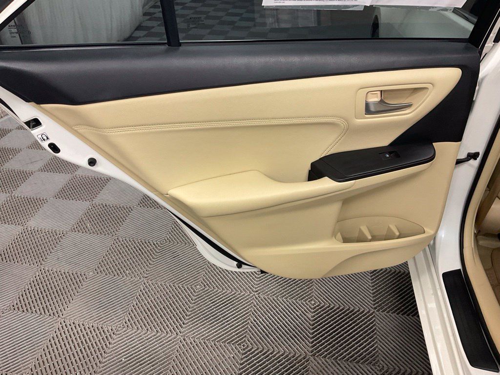 Used 2016 Toyota Camry XLE FWD image 28