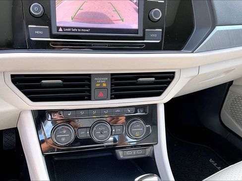 Certified 2023 Volkswagen Jetta SE w/ Panoramic Sunroof Package image 16