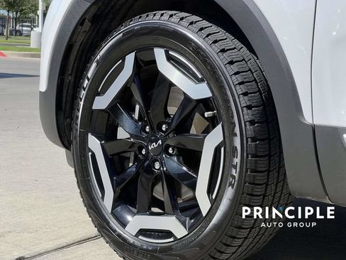 Used 2024 Kia Telluride EX w/ EX Captain's Chair Package FWD image 7