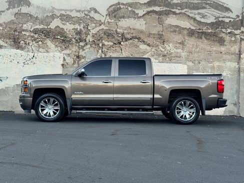 Used 2015 Chevrolet Silverado 1500 High Country w/ High Country Premium Package AWD/4WD image 9