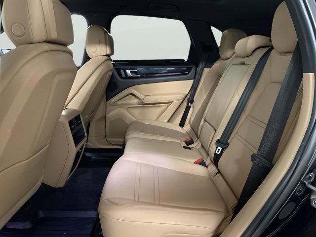 Used 2023 Porsche Cayenne AWD/4WD image 21